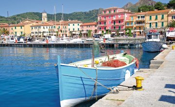 Hafen in Porto Azzurro auf der Insel Elba © travelpeter - stock.adobe.com